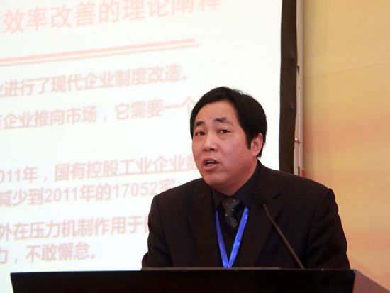由国务院国资委新闻中心主办的首届国企改革发展前沿论坛于2014年12月27日-28日在广州举行,此次论坛主题为“国际视野下的中国国有企业:新常态、新方向、新责任”。上图为安徽工业大学必赢76net线路唯一官方网站执行院长洪功翔。(图片来源:新浪财经 刘海伟 摄)